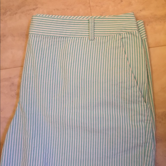 Adorable & slimming Izod shorts! - Picture 6 of 8