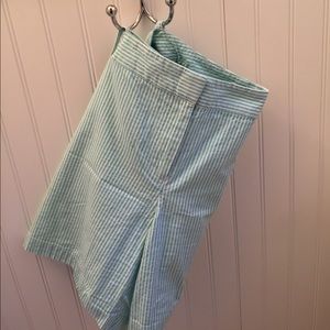 Adorable & slimming Izod shorts!