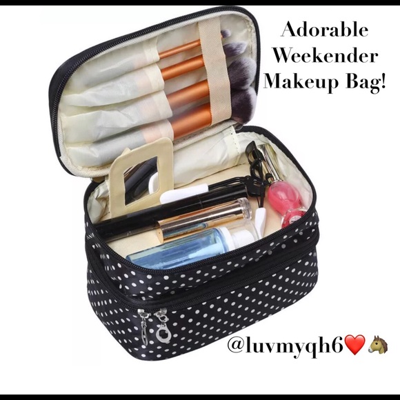 Only 2 left! 🎉HP 9/2🎉Weekend Cosmetic Makeup Bag - Picture 2 of 5