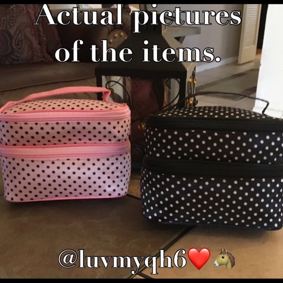 Only 2 left! 🎉HP 9/2🎉Weekend Cosmetic Makeup Bag - Picture 4 of 5