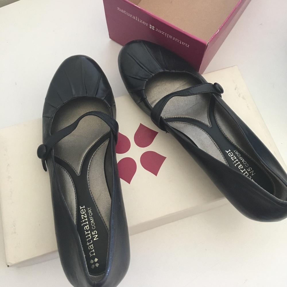 💯 Authentic New Naturalizer comfort size6