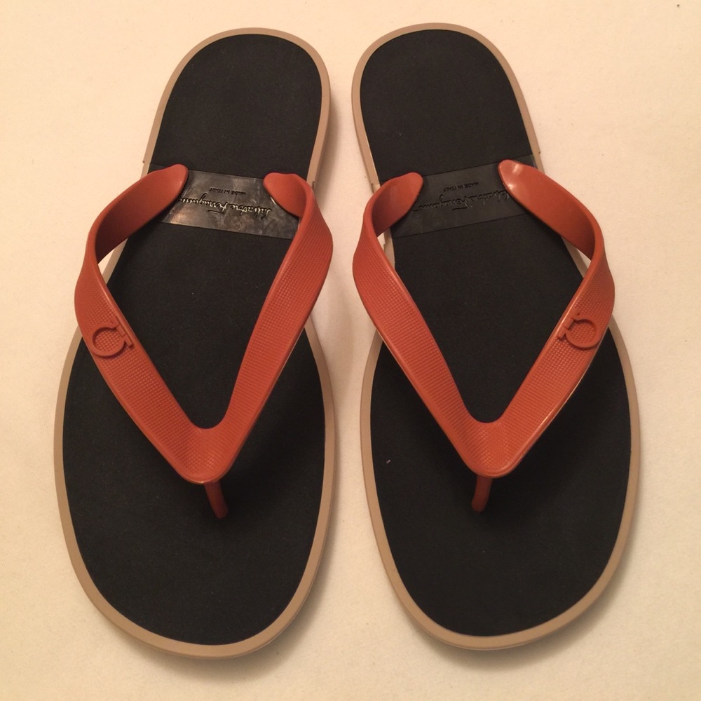 🇮🇹 NWOT Men's Salvatore Ferragamo flip flops