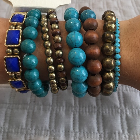 Set of 8 bracelets. - Picture 3 of 6