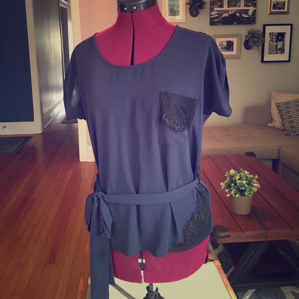 Navy Collective Concepts top Size Small