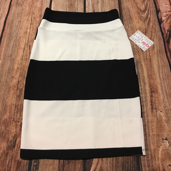 LuLaRoe Dresses & Skirts - LuLaRoe Cassie Pencil Skirt