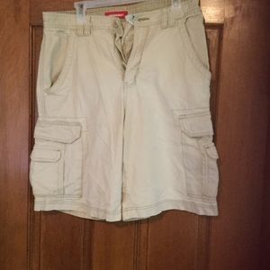 Union Bay cargo shorts size 33