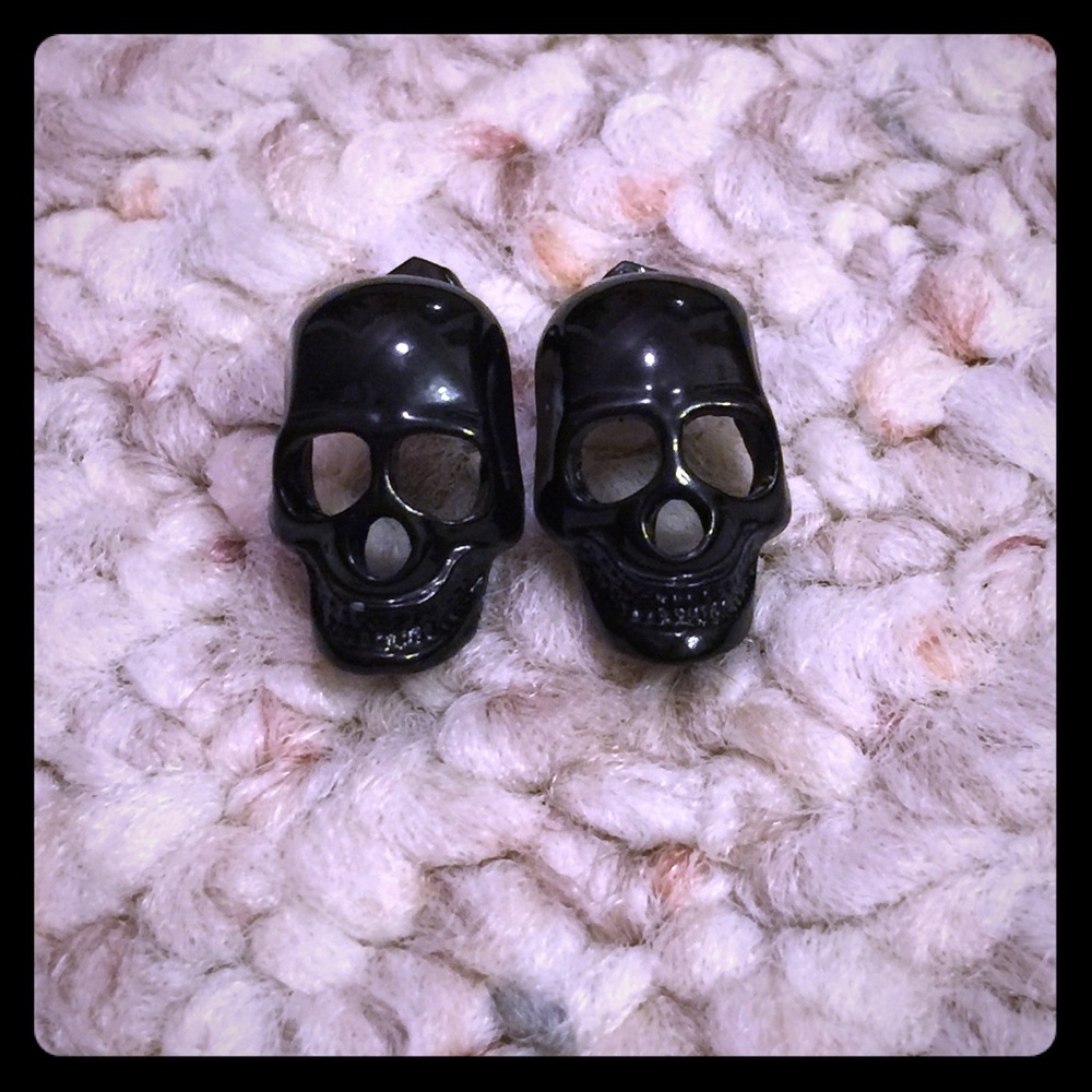 Black skull earrings