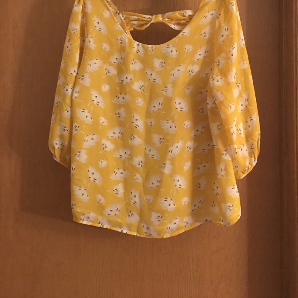 🤓🎒Back2SchoolSale🎒🤓Floral Top with 3/4 sleeve