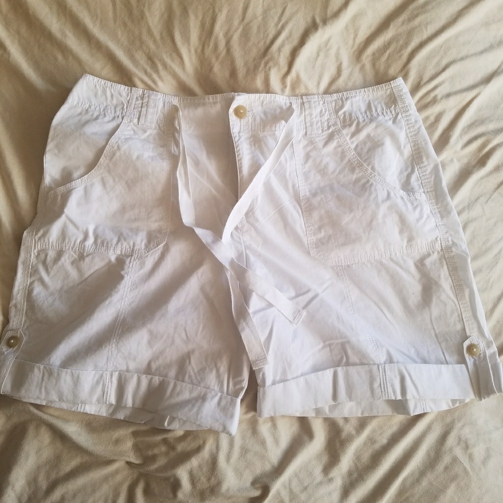 Izod white shorts