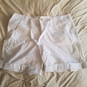 Izod white shorts