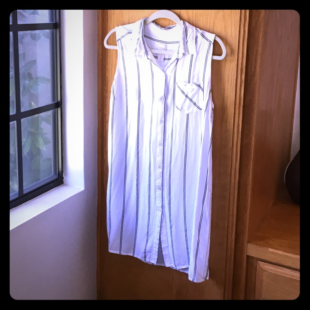 Chico's Sleeveless button up tunic