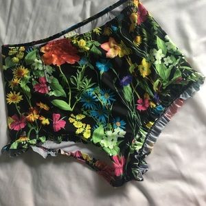 NWOT Kortni Jeane High Waist Ruffle Swimmers