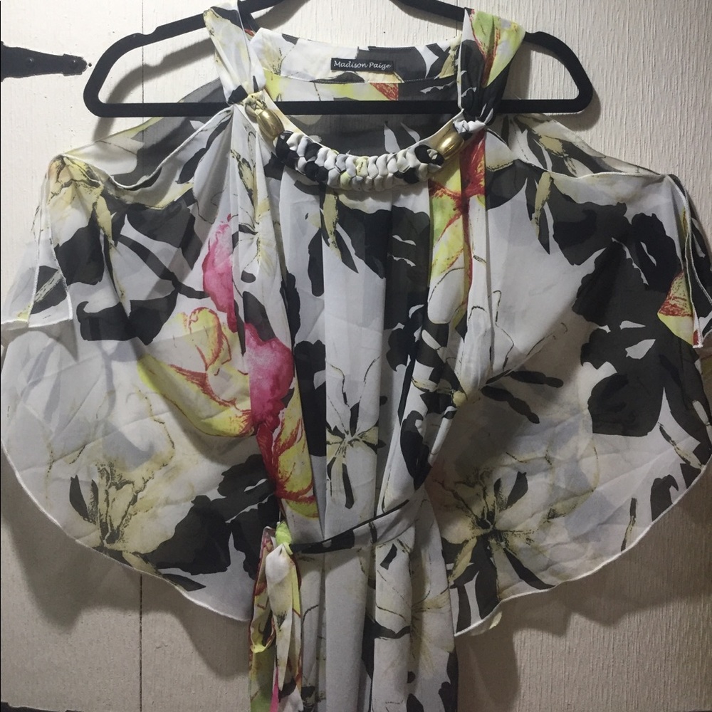 SOLD Cold shoulder top