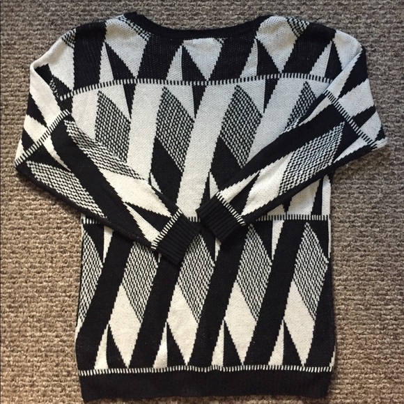 Forever21 Longsleeve Sweater - Picture 2 of 4