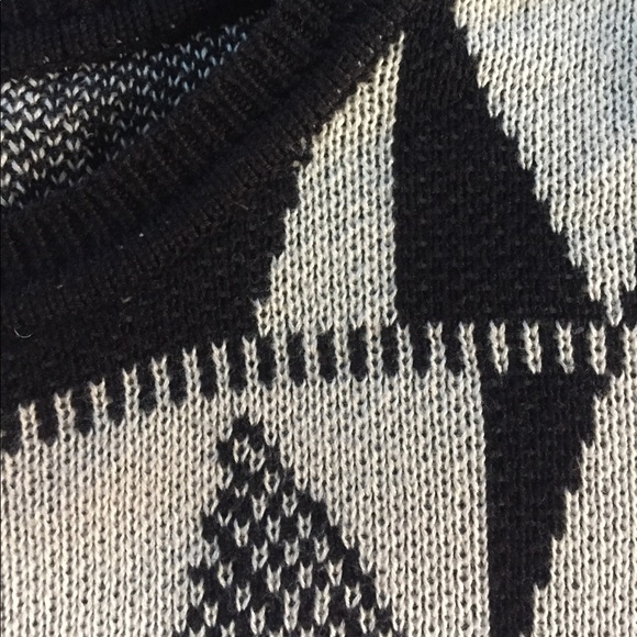 Forever21 Longsleeve Sweater - Picture 4 of 4