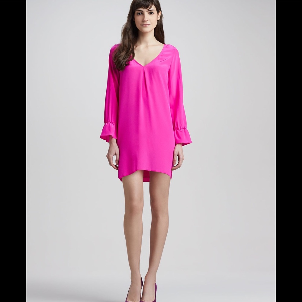 💕 HP FLIRTY FAVES💕Hot Pink Mini w/ Split Sleeves