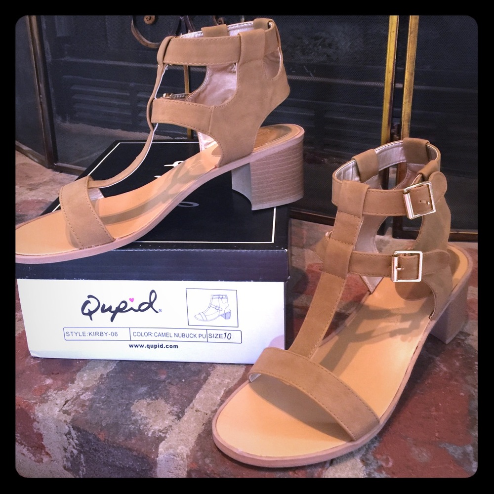 Camel Sandle 2 1/2 in heel brand new