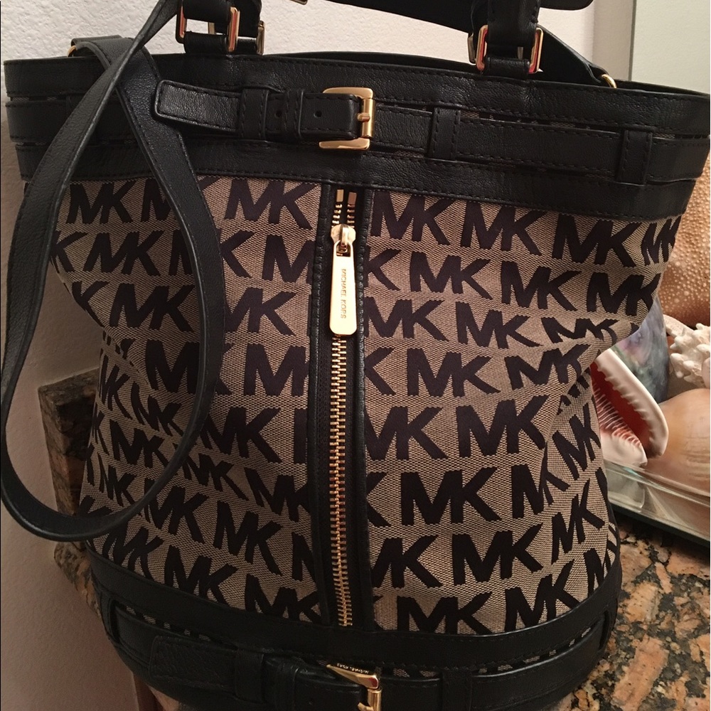 Authentic Michael Kors all leather Handbag