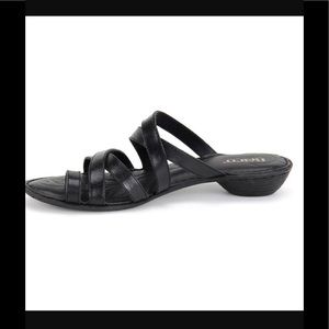 NWT Born Handcrafted Genuine Leather Sandals sz 8