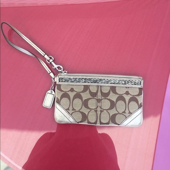 Coach Handbags - Coach wristlet