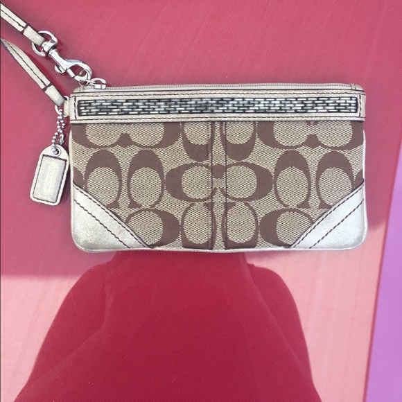 Coach wristlet - Picture 2 of 5