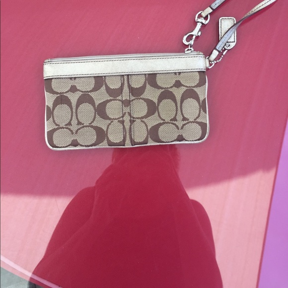 Coach wristlet - Picture 4 of 5