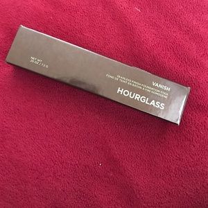 Hourglass stick foundation (2)