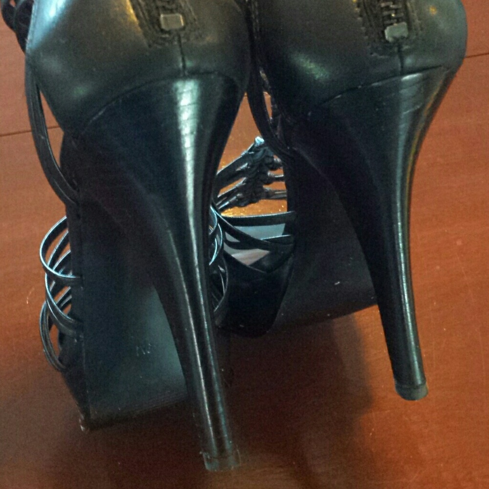 Guess Black Leather Heels - Picture 2 of 6
