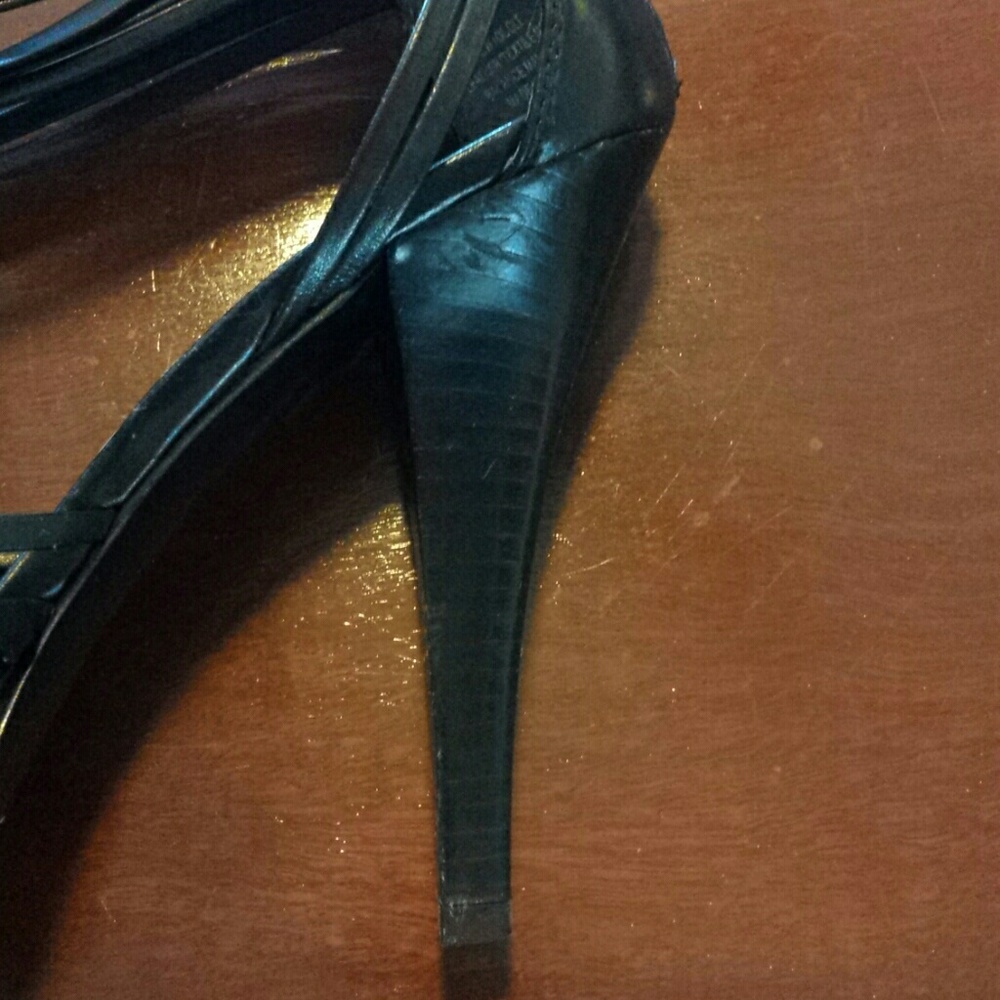 Guess Black Leather Heels - Picture 4 of 6
