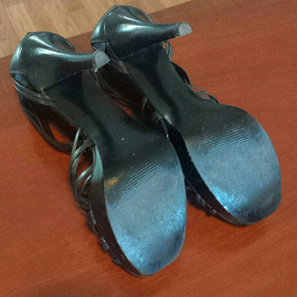 Guess Black Leather Heels - Picture 6 of 6