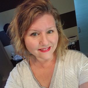 Meet your Posher, Carla