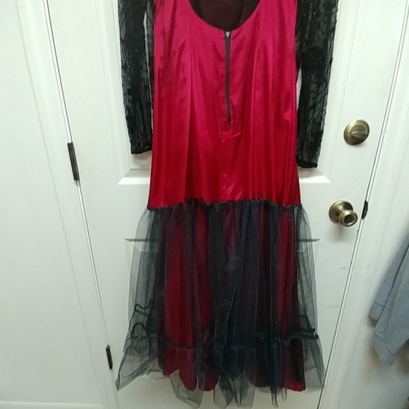 Gown with beaded top size 8 petite - Picture 8 of 8