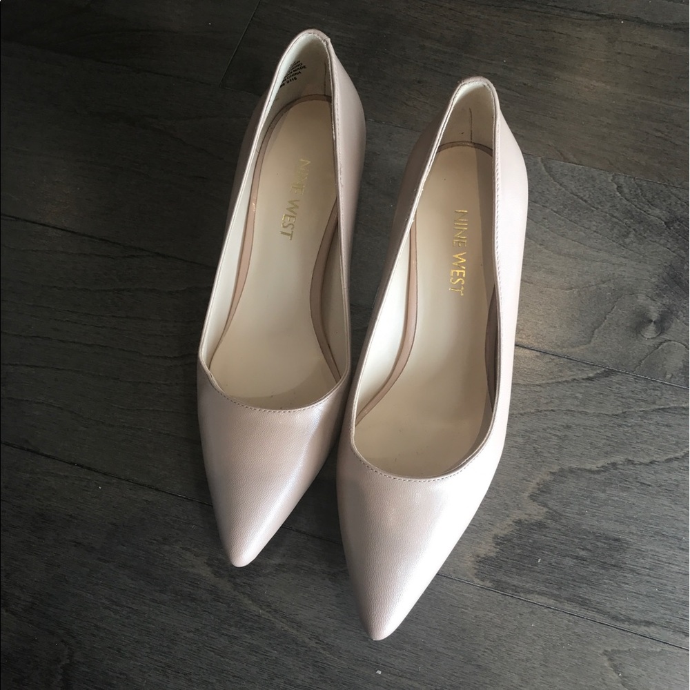Nine West nude-pink leather pumps