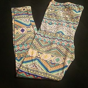 Tc pastel Aztec leggings fits size 12-20