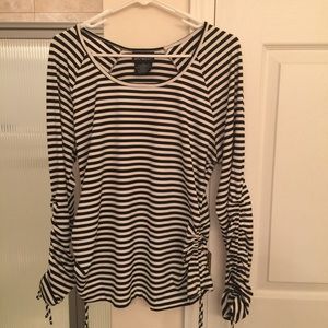 Cute black and white strip top