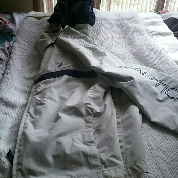 Rain jacket for boys 8-10 years old like new - Picture 2 of 3