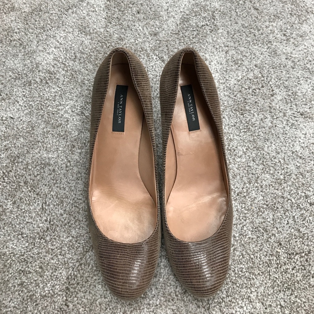 Ann Taylor brown heels