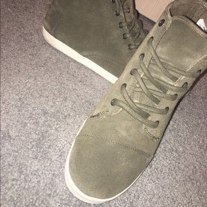 Suede Anterior atoms