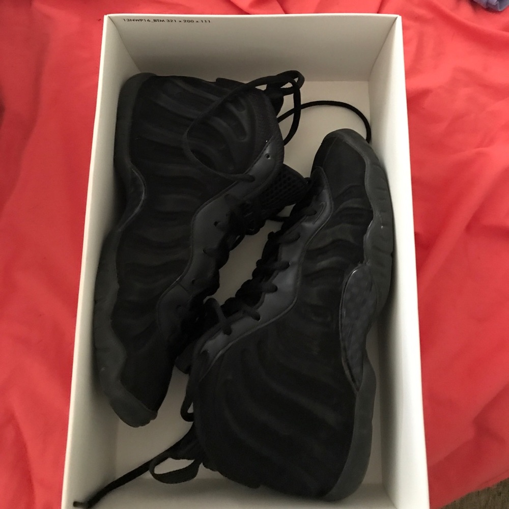 All black foams, worn a couple times hard to find