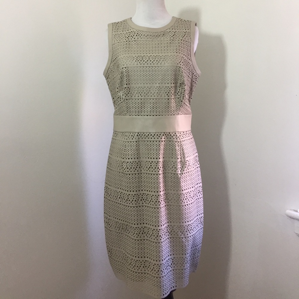 🐚Laser cut patter dress - Picture 2 of 8