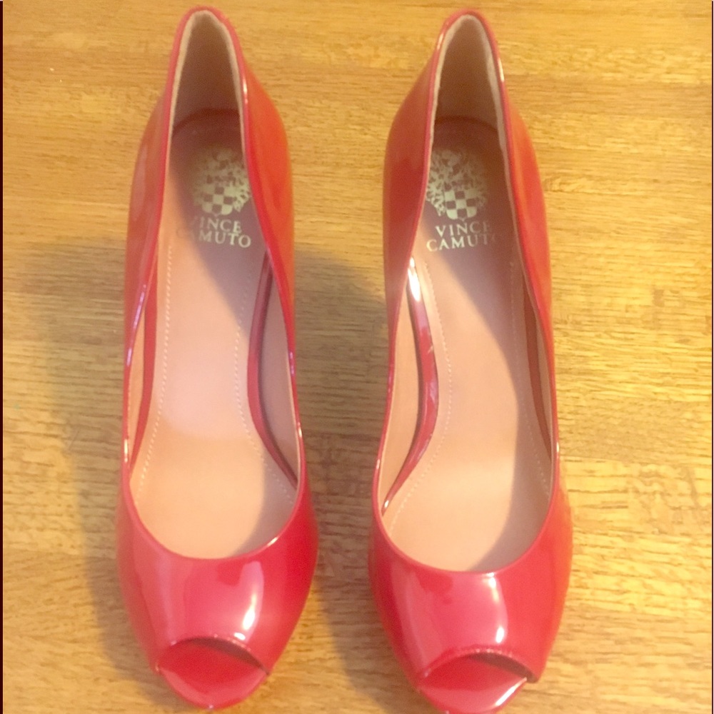 Never worn Vince Camuto heels
