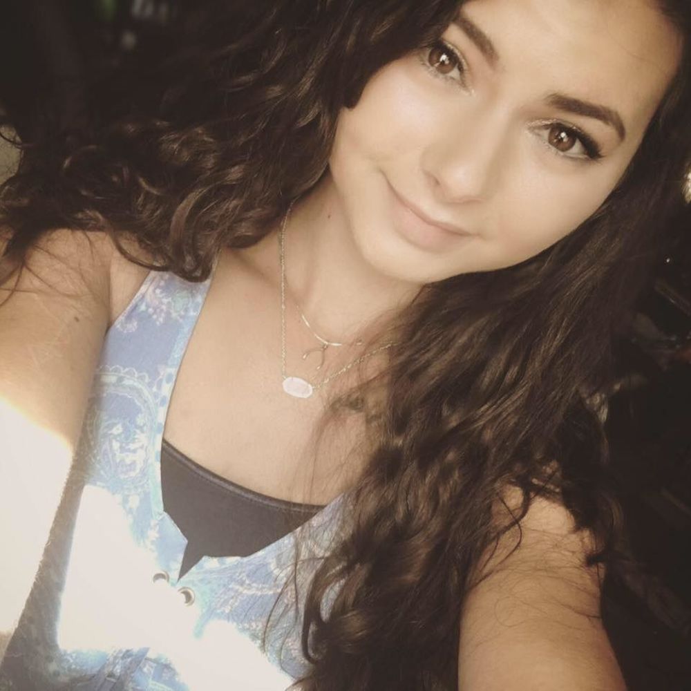 Meet your Posher, Aisha