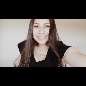 Meet your Posher, Dennise