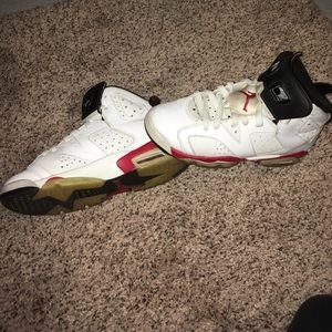 Air Jordan Retro 6 Like new. Size 5Y or woman's 7