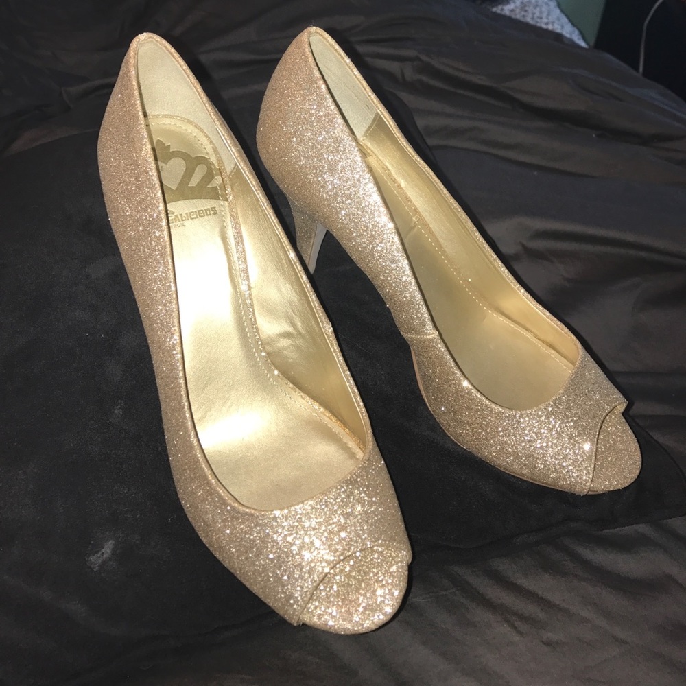 Gold Sparkly heels!!