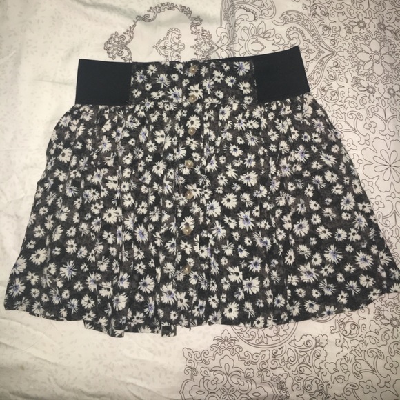 Floral skirt - Picture 1 of 3