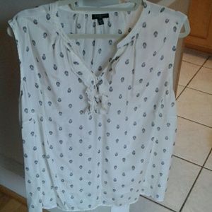 100% Silk Beautiful sleeveless blouse Talbots