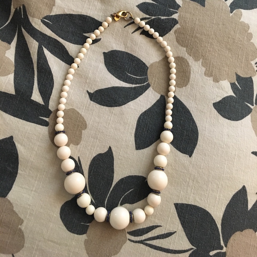 Cute white bead necklace