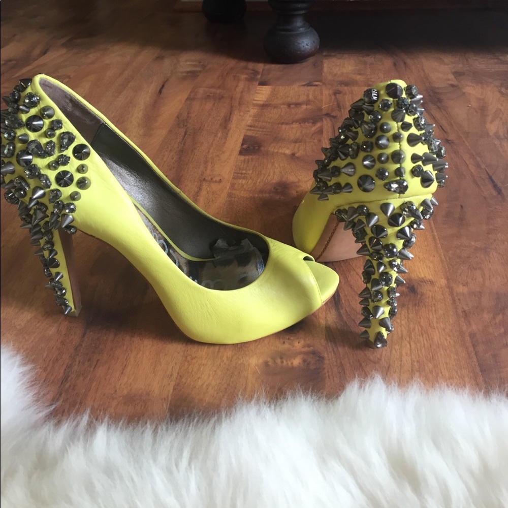 Sam Edelman Bright Yellow Spiked Heel pumps sz 9