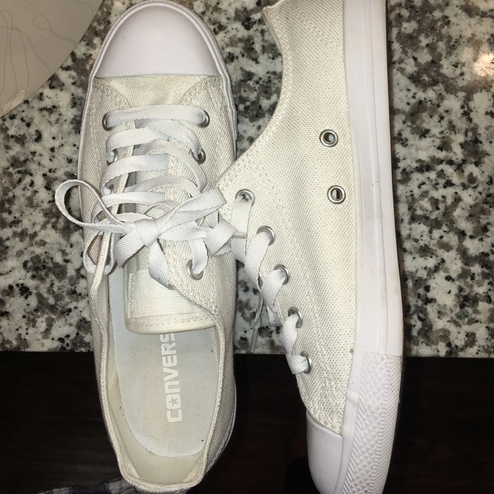 LAST CHANCE✨or I will be donating Shimmer Converse